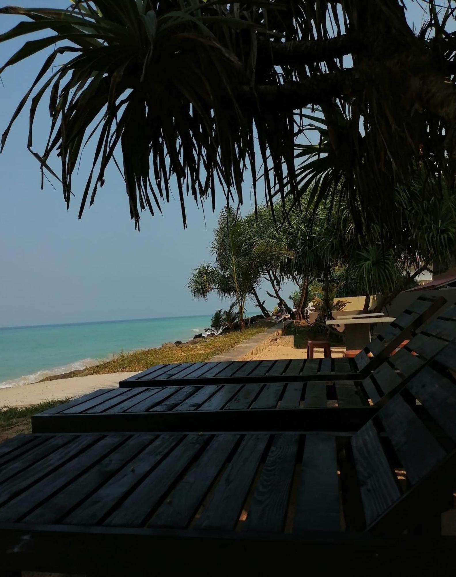 Blue Wave Beach Villa By Aaryan Group Ambalangoda  Exterior foto