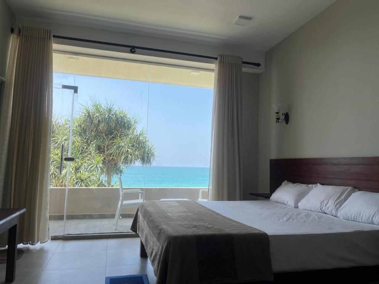 Blue Wave Beach Villa By Aaryan Group Ambalangoda  Exterior foto
