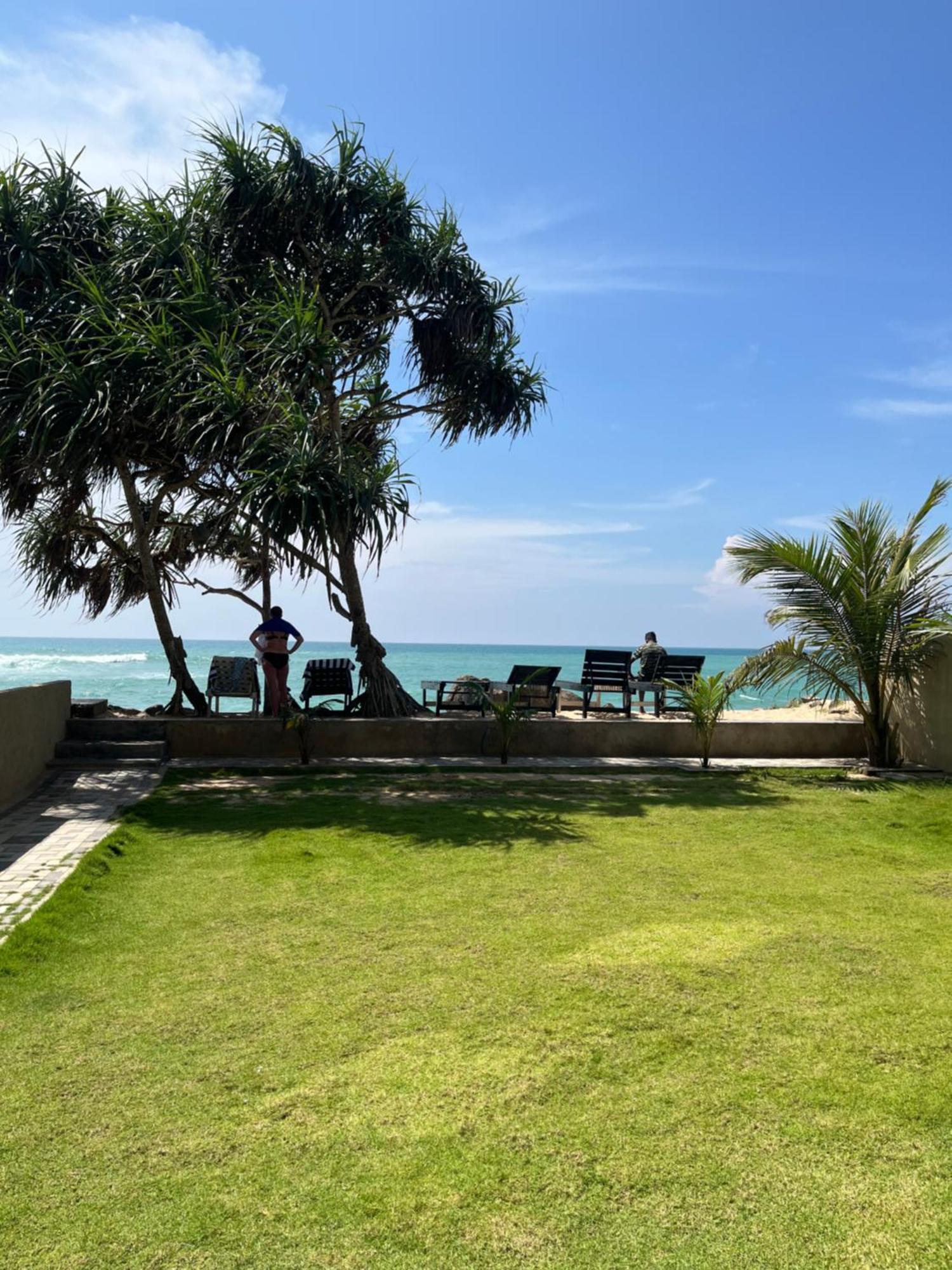 Blue Wave Beach Villa By Aaryan Group Ambalangoda  Exterior foto
